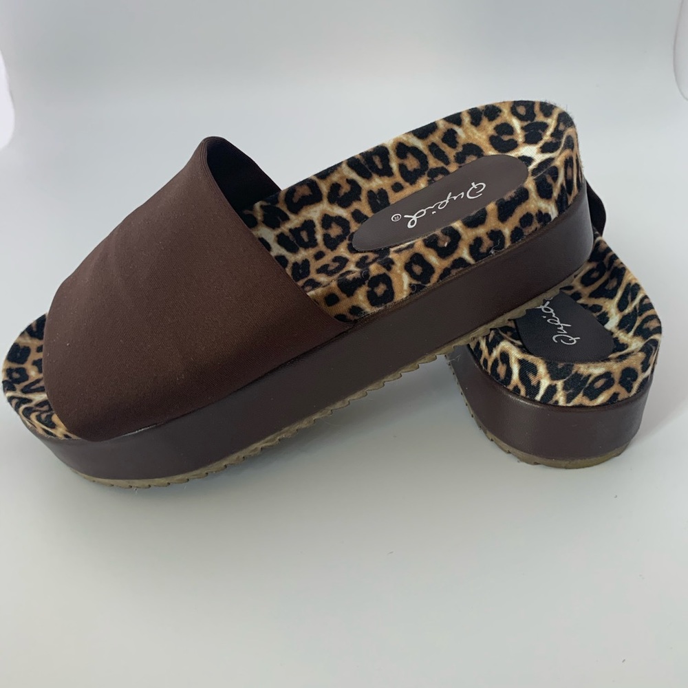 Qupid platform slides